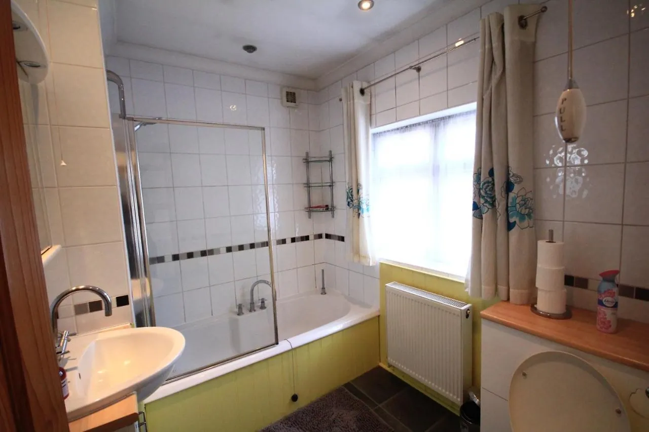 Oaks House Apartment Hanworth