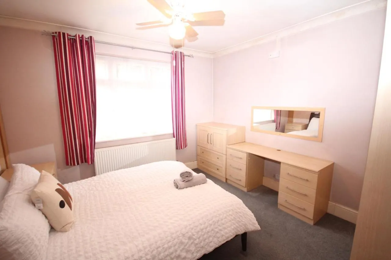 Oaks House Apartment Hanworth