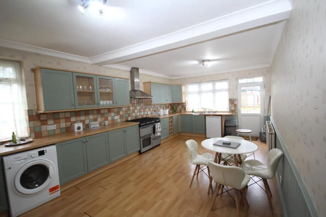 Oaks House Apartment Hanworth United Kingdom