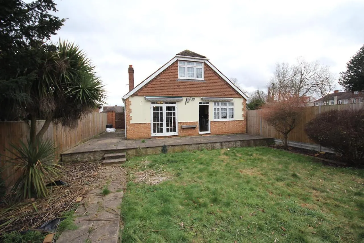 Oaks House Apartment Hanworth