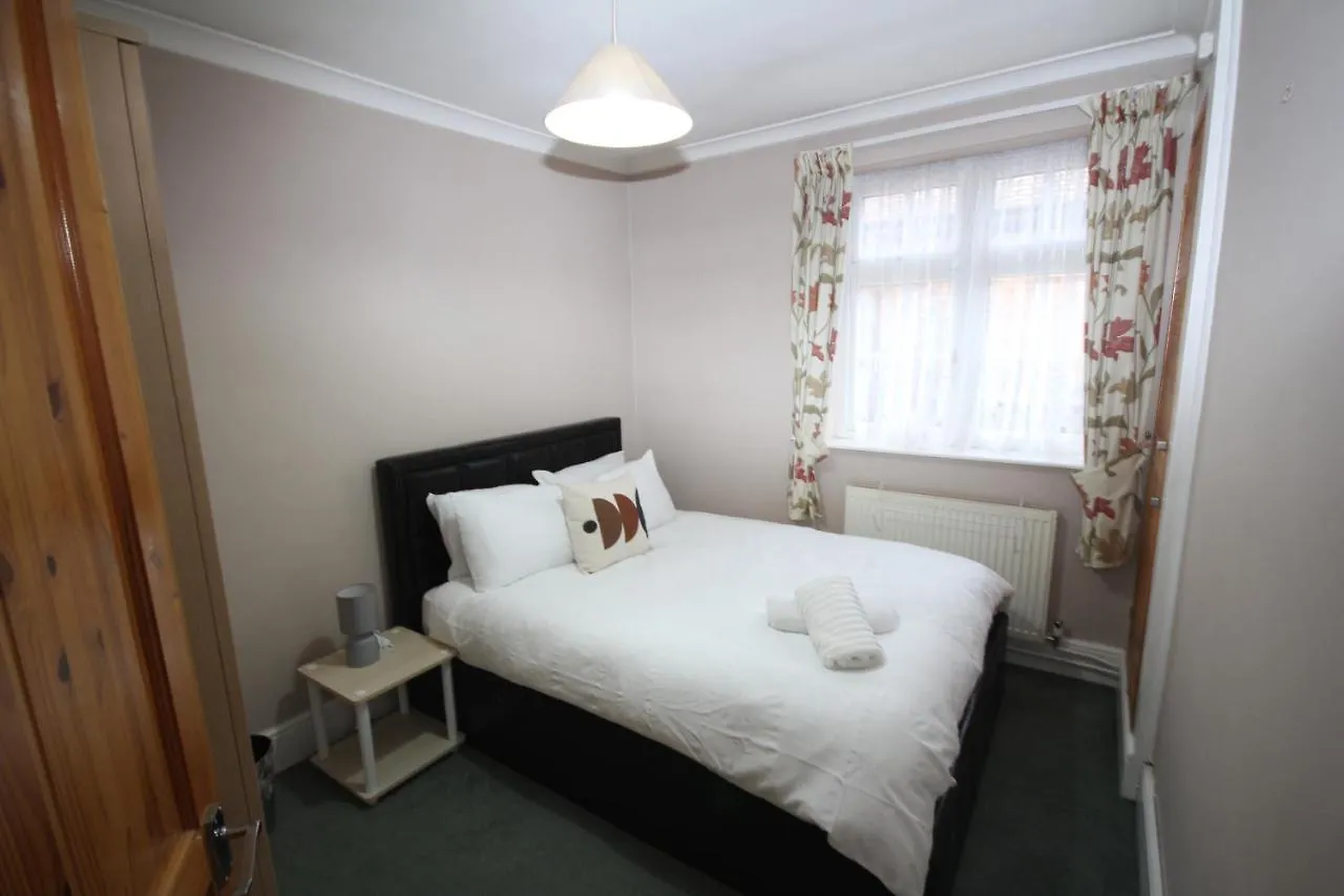 Oaks House Apartment Hanworth