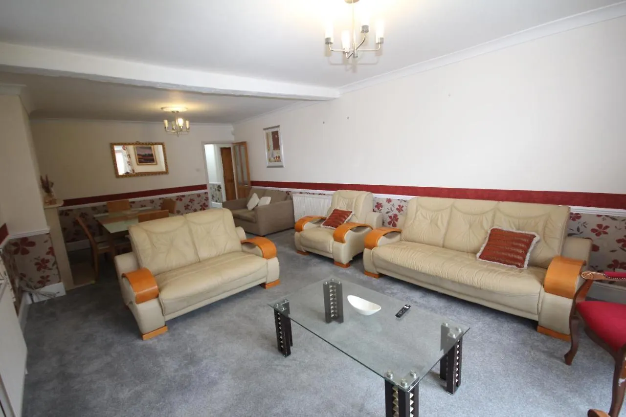 Oaks House Apartment Hanworth