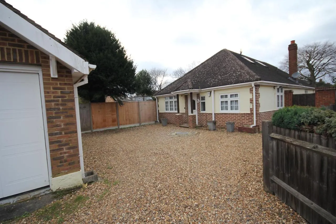 Oaks House Apartment Hanworth