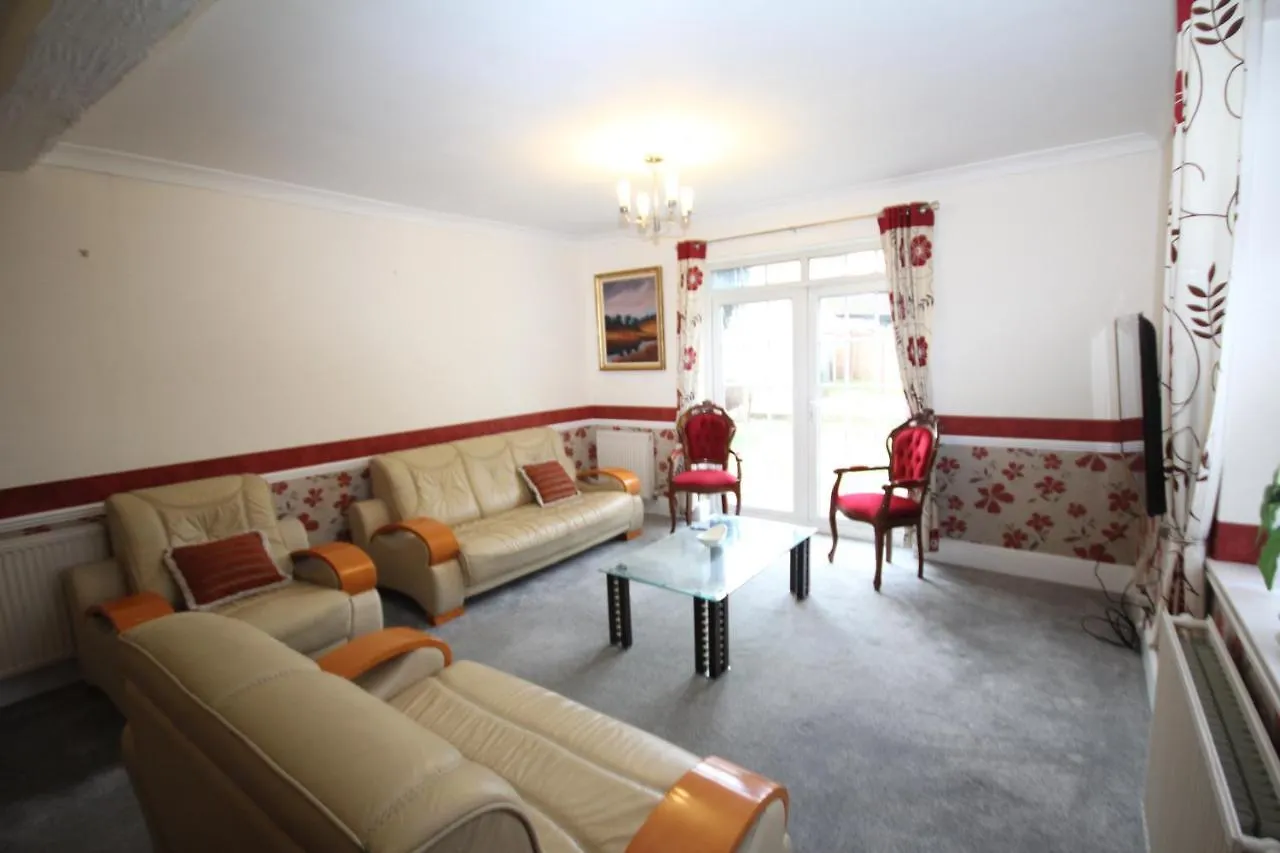 Oaks House Apartment Hanworth