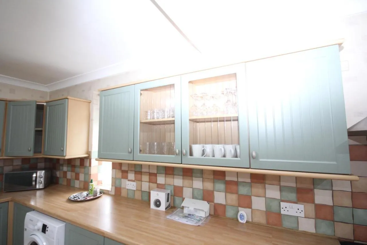 Oaks House Apartment Hanworth 0*, Hanworth (Berkshire)