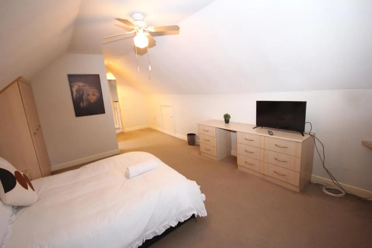 Oaks House Apartment Hanworth United Kingdom