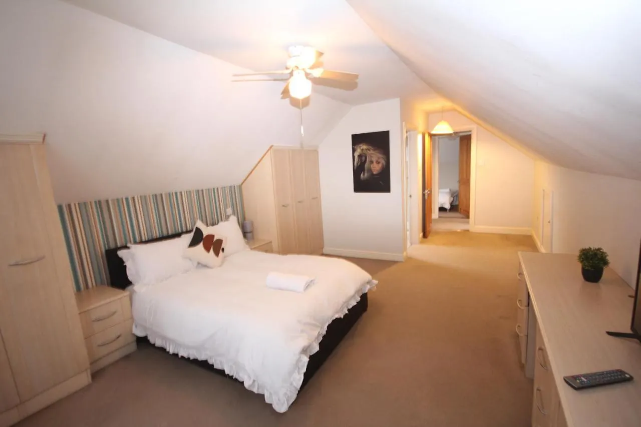 Oaks House Apartment Hanworth Hanworth (Berkshire)